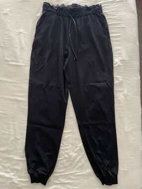 Lululemon Keep Moving High-Rise Jogger Size 8 Black
